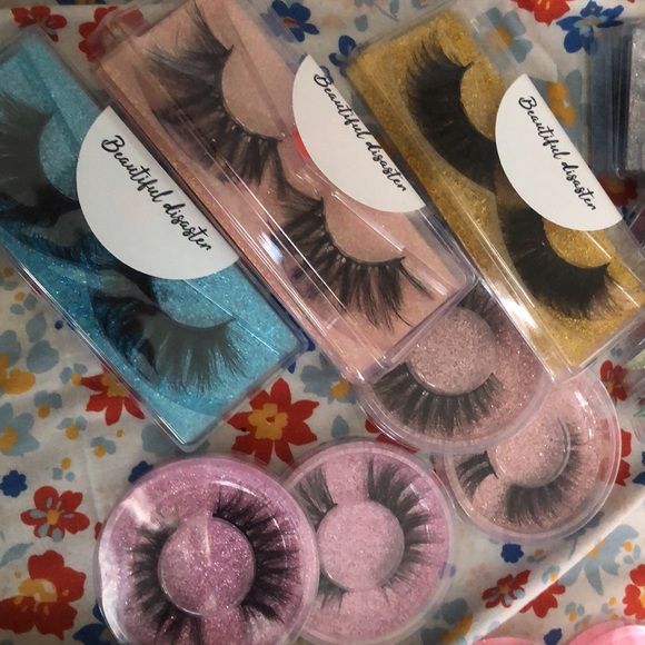 18/25 faux lashes - Picture 2 of 4